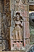 Ta Prohm temple - sculpted devatas